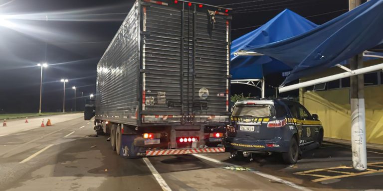 pf-vai-investigar-motorista-que-jogou-caminhao-contra-posto-da-prf