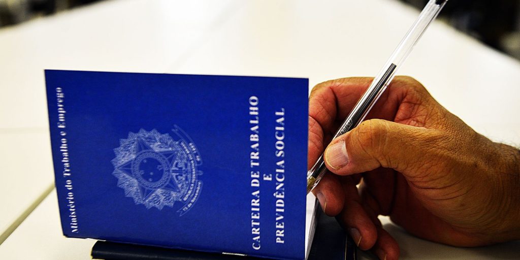 rendimento-mensal-do-trabalhador-bate-recorde-e-chega-a-r$-3.378