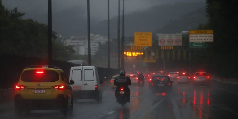 chuvas-deixam-mais-de-100-desalojados-em-angra-dos-reis,-no-rio