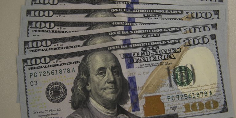 dolar-atinge-menor-valor-em-oito-meses-com-conversa-de-trump-e-jinping