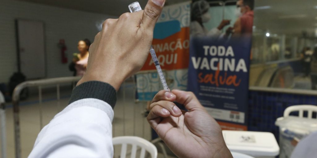 gripe:-sp-inicia-vacinacao-em-estacoes-e-terminais-nesta-segunda