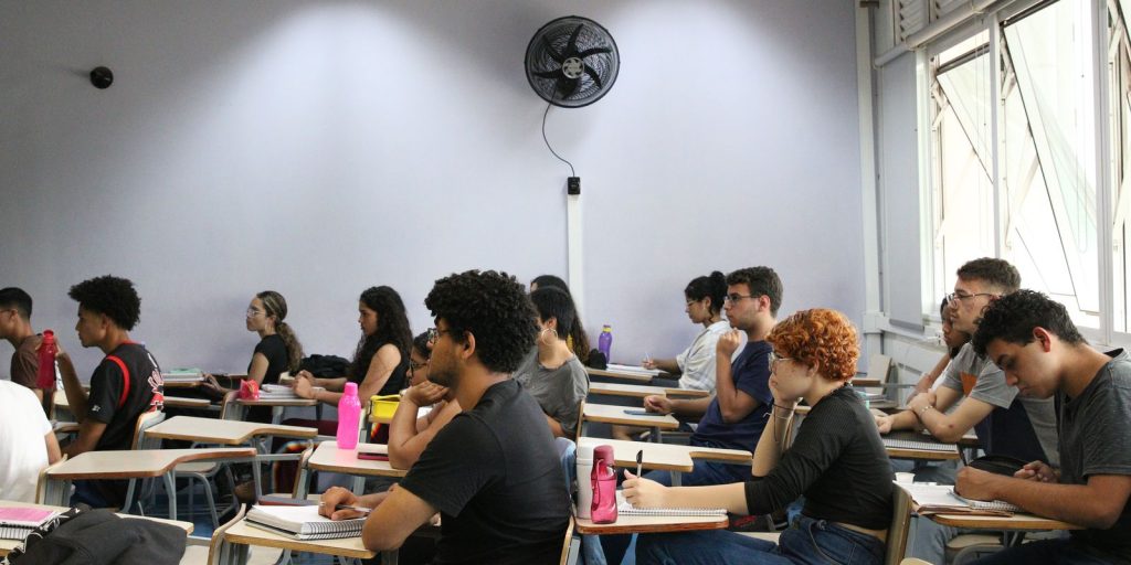 mec-apoiara-393-cursinhos-populares-em-2025
