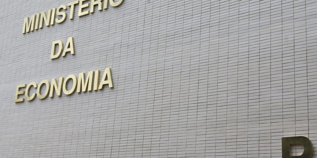 mp-alternativa-a-iof-preve-r$-4,28-bi-de-corte-de-gastos-em-2025