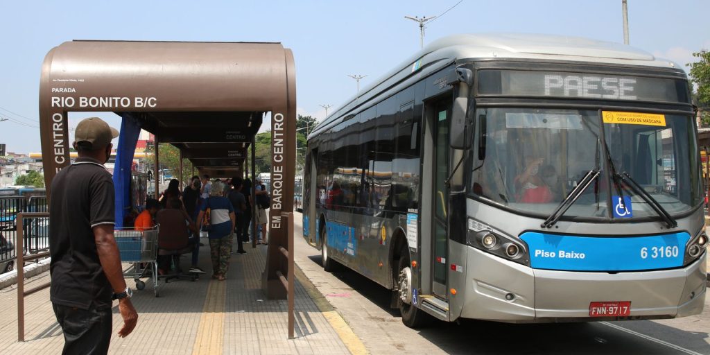 com-variacao-de-0,2%,-setor-de-servicos-cresce-pelo-terceiro-mes