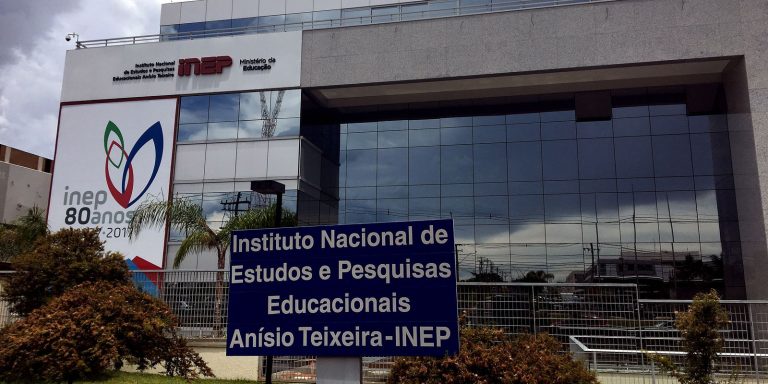 mec-paga-ate-r$-864-por-dia-a-certificador-do-enem-e-da-pnd