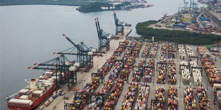 ministerio-revisa-para-baixo-projecao-de-superavit-comercial