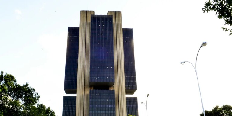 bc-so-publicara-nova-carta-em-abril,-caso-ipca-continue-acima-do-teto