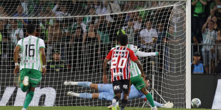 rafael-defende-penalti-e-sao-paulo-garante-empate-na-libertadores