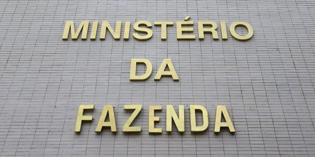 cmn-ajusta-regulamentacao-de-credito-a-empresas-afetadas-por-tarifaco