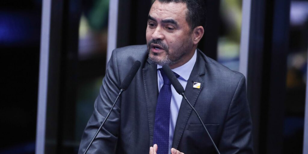alvo-de-investigacao,-governador-do-tocantins-e-afastado-do-cargo