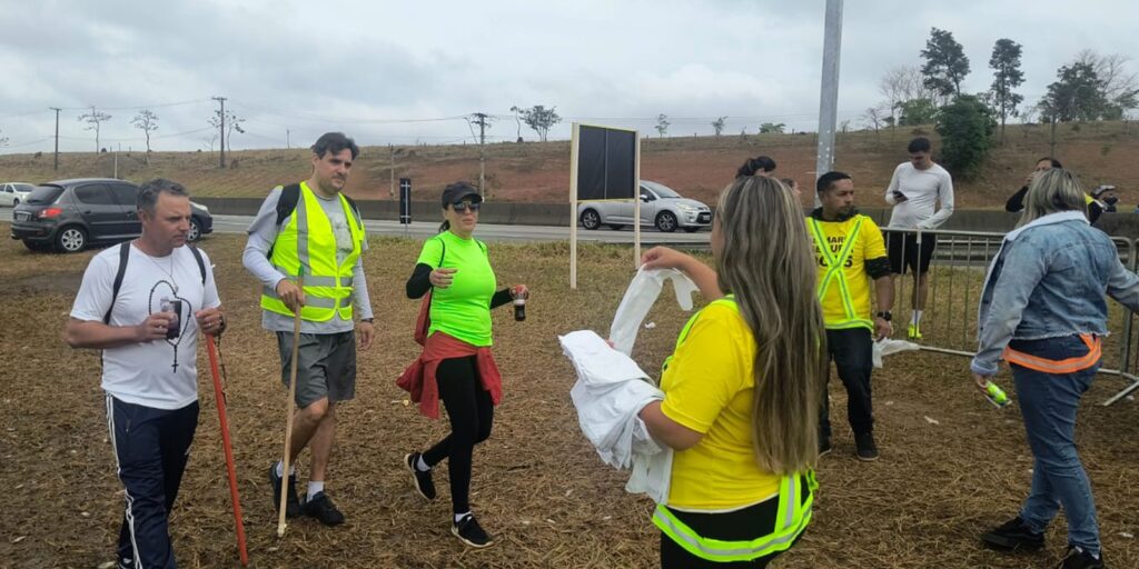 romeiros-que-vao-a-aparecida-usam-tendas-de-apoio-em-rodovias-de-sp