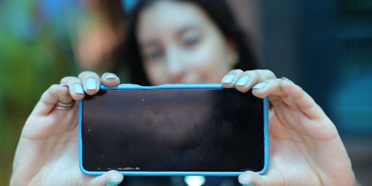 cai-de-51%-para-37%-uso-de-internet-nas-escolas-por-adolescentes