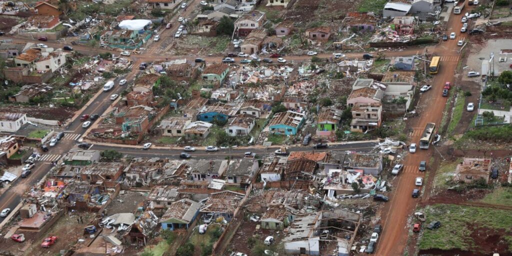 apos-tornado,-enem-e-suspenso-em-rio-bonito-do-iguacu,-no-parana