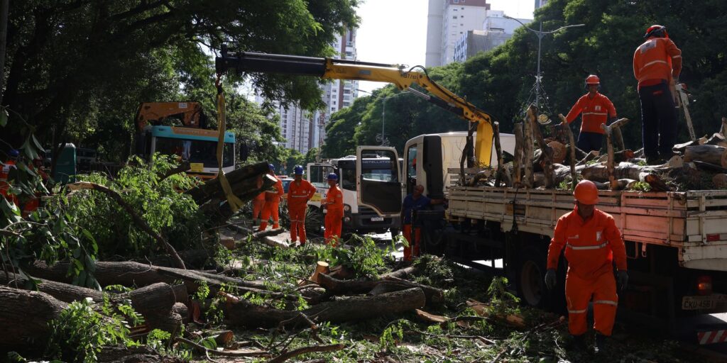 volta-a-subir-em-sao-paulo-o-numero-de-clientes-sem-energia