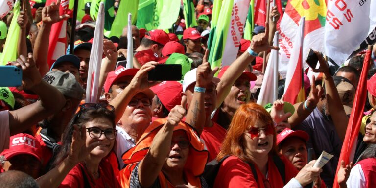sindicatos-celebram-salario-minimo-e-defendem-melhoria-em-reajustes