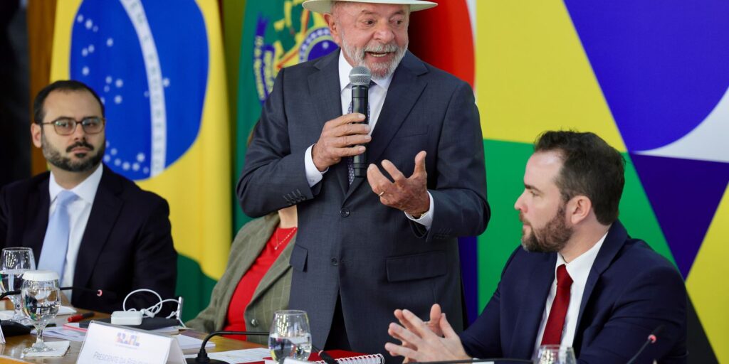lula:-desenrola-brasil-ajudara-populacao-a-“tirar-corda-do-pescoco”