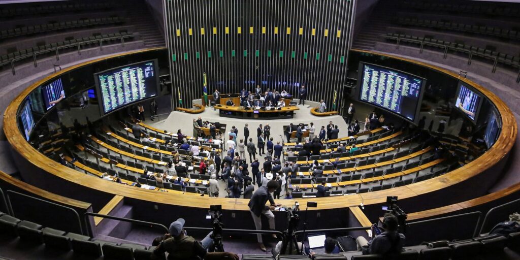 camara-inicia-analise-de-projeto-sobre-exploracao-de-minerais-criticos