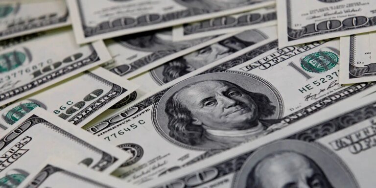 dolar-cai-para-r$-4,98,-e-bolsa-sobe-em-dia-de-alivio