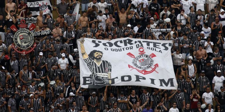socrates,-idolo-do-corinthians-e-da-selecao,-recebe-honraria-na-alesp