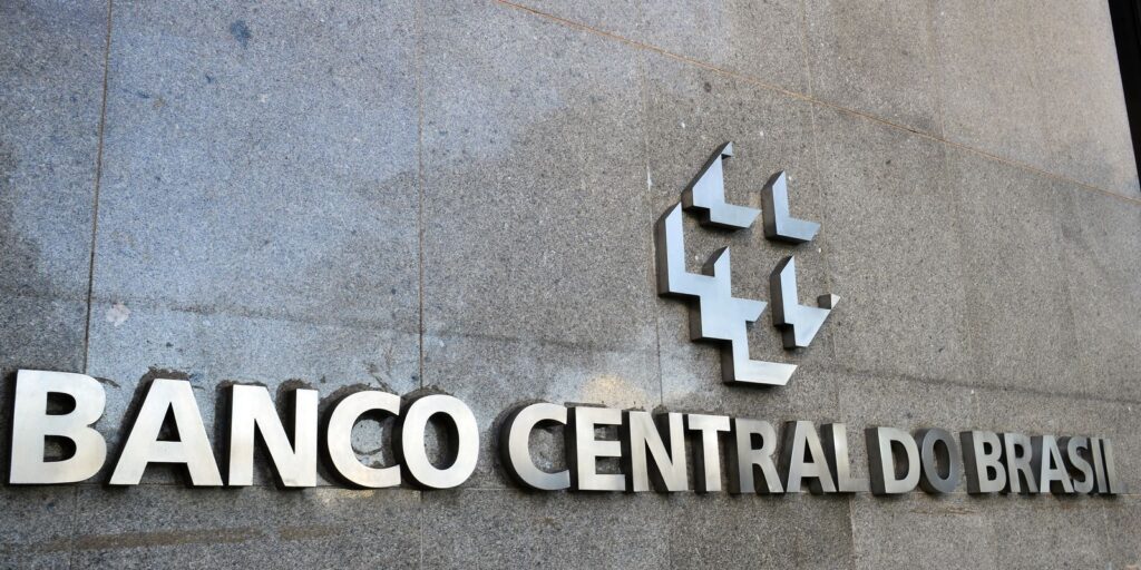 mercado-financeiro-eleva-previsao-da-selic-para-13,75%-ao-ano