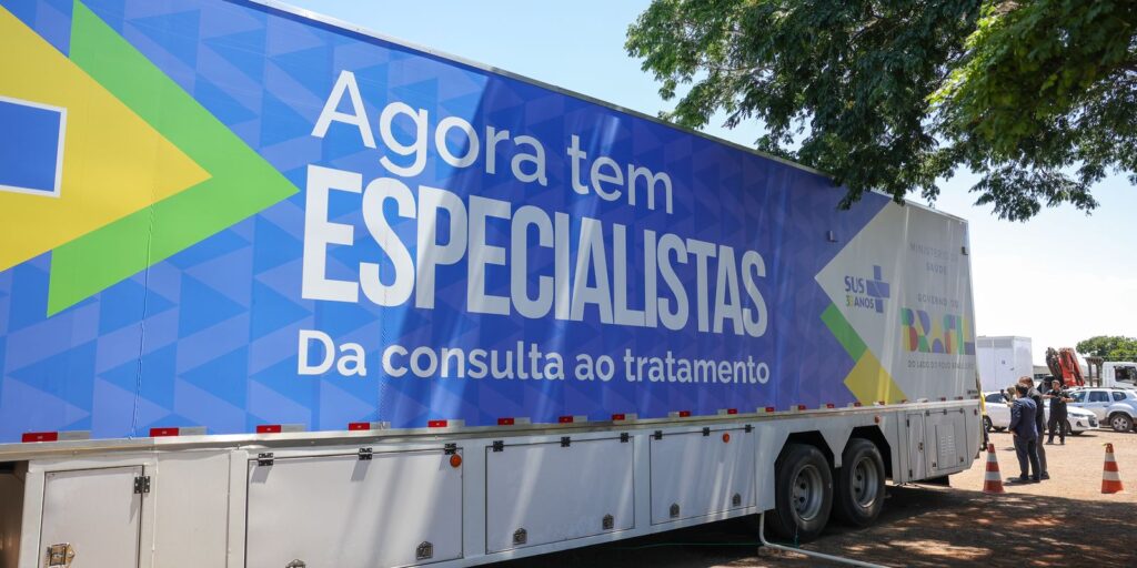 agora-tem-especialistas-lanca-em-manguinhos-carreta-de-saude-da-mulher