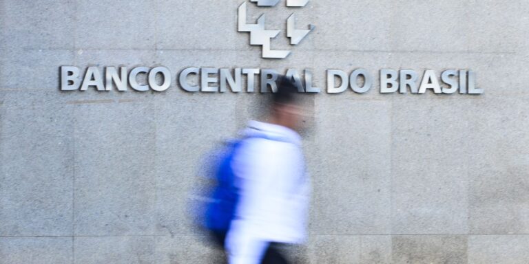 mercado-eleva-projecao-de-inflacao-e-ve-selic-em-14%-ao-ano-em-2026