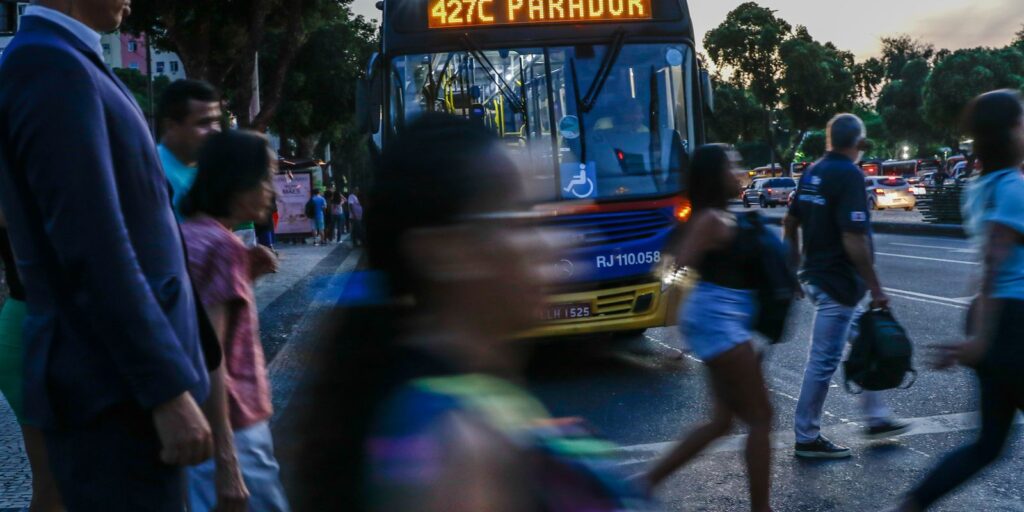 pesquisa-aponta-que-solidao-e-exaustao-ampliam-abstencao-nas-urnas