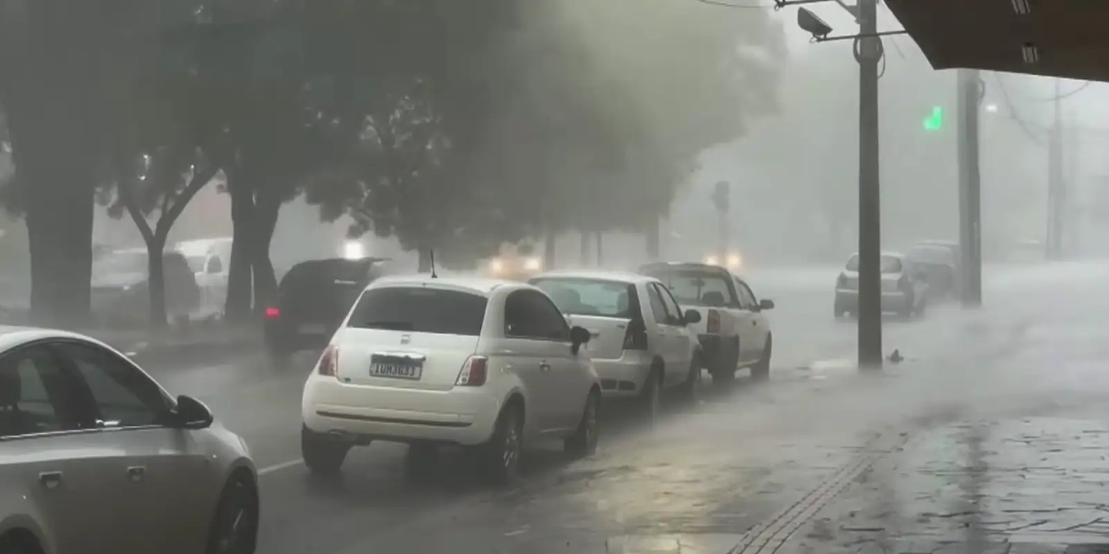 ciclone-e-frente-fria-trazem-chuva,-ventos-e-queda-de-temperatura
