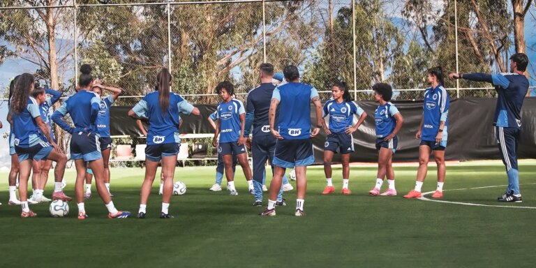 libertadores-feminina:-cruzeiro-resiste-a-altitude-e-vence-na-estreia