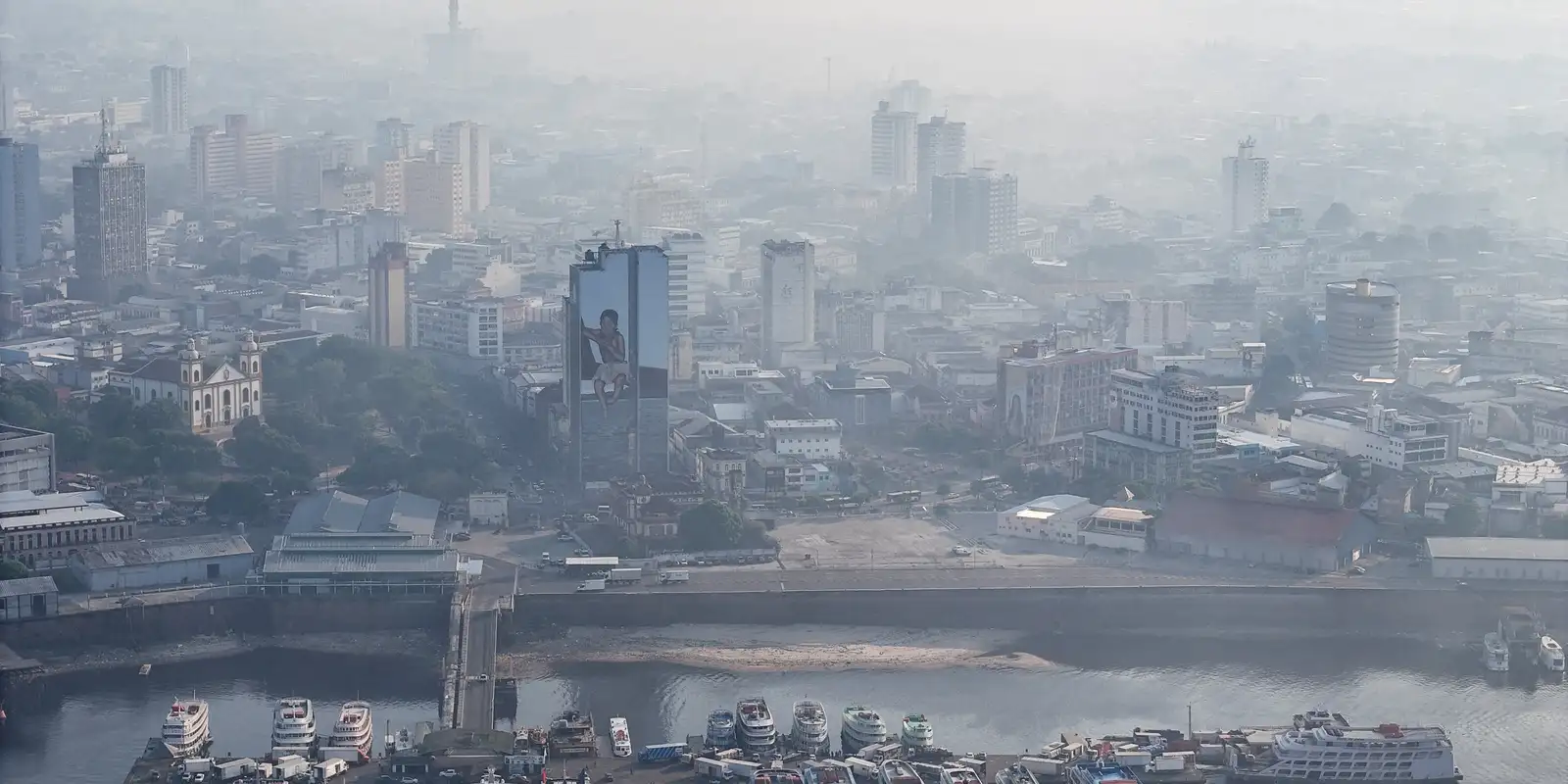 manaus-cancela-programacao-de-357-anos-por-causa-da-fumaca