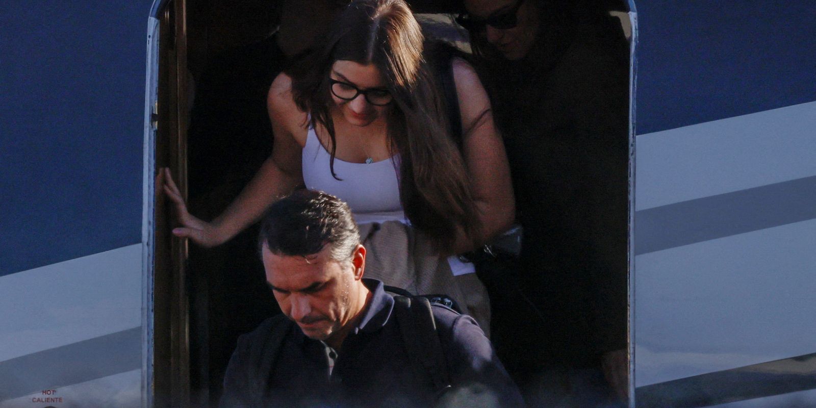 flavio-bolsonaro-chega-aos-estados-unidos-depois-de-fugir-do-brasil