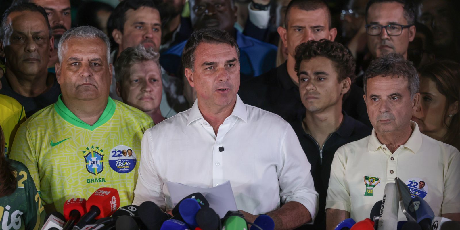 pf-investiga-circunstancias-da-fuga-de-flavio-bolsonaro-do-brasil