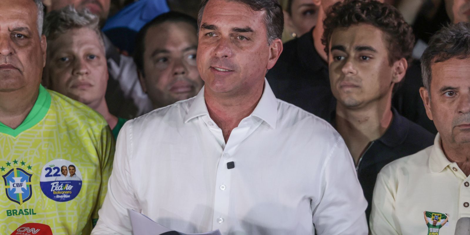 em-carta-golpista,-flavio-agradece-milei-e-trump-por-apoio-para-fuga