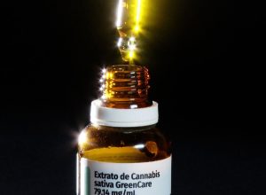 mulheres-de-45-a-64-anos-lideram-mercado-de-cannabis-medicinal-no-pais