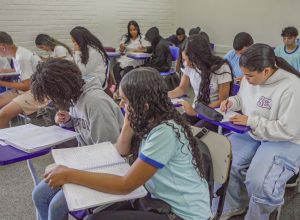 brasil-melhora-desempenho-escolar-no-longo-prazo,-mas-patamar-e-baixo