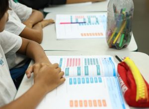 prazo-para-escolas-escolherem-livros-didaticos-para-2027-termina-hoje
