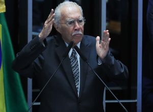 ex-presidente-jose-sarney-e-internado-com-quadro-de-pneumonia